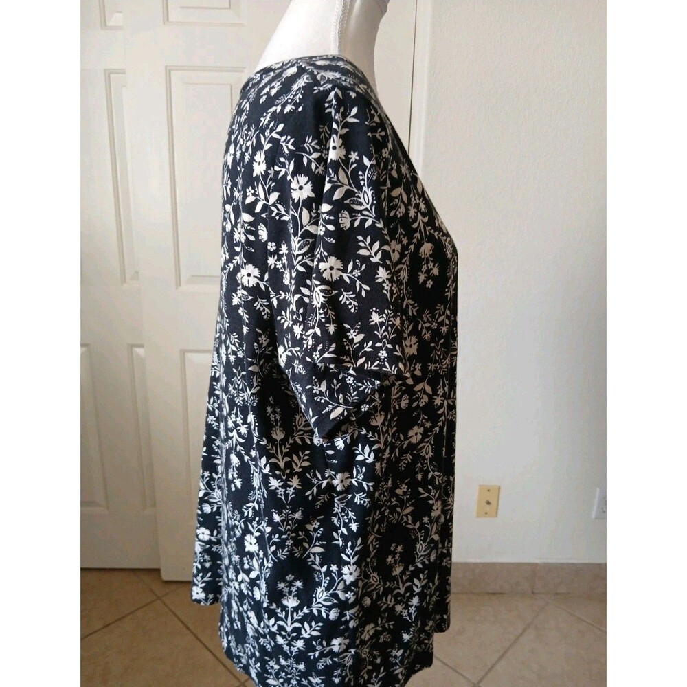 Croft & Barrow Womens Plus Size 1X Black White Floral Classic Tee Top - Picture 4 of 12